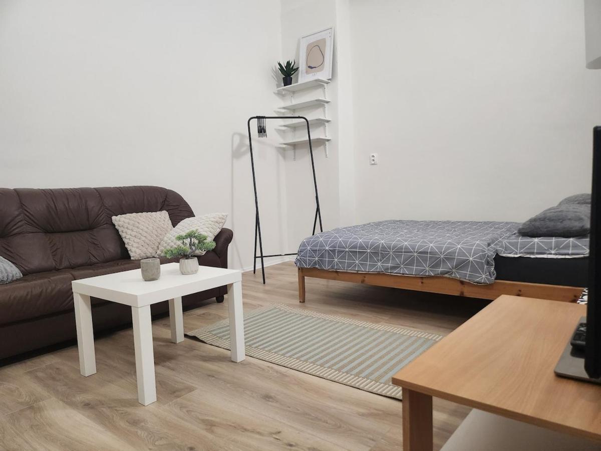 Minimalist Apartment *
